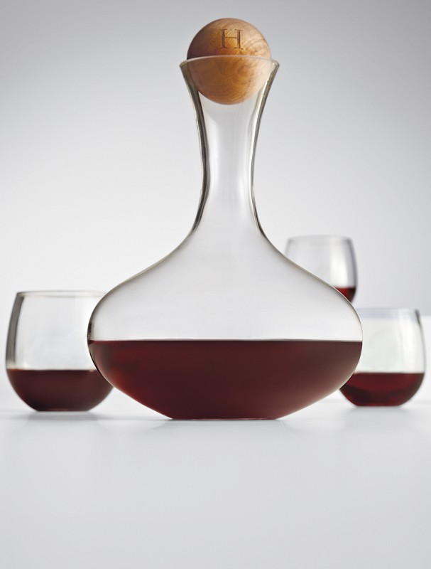 glass wine decanter with oak stopper