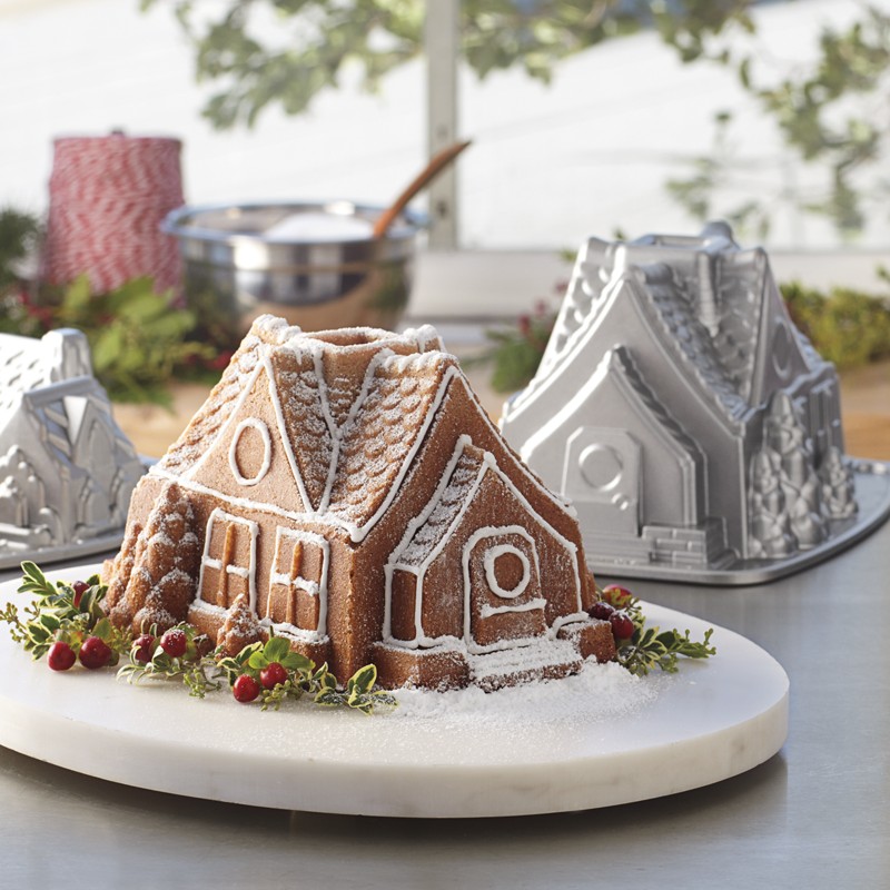holiday cottage cake pan 