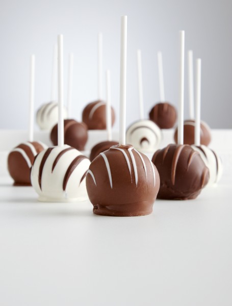 handmade swizzled chocolate cake pops 