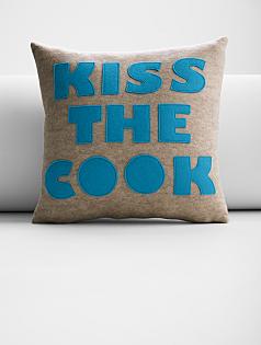 eco pillow - kiss the cook