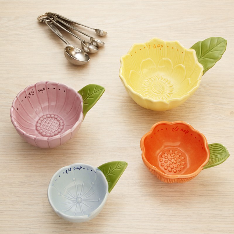 floral measuring cups