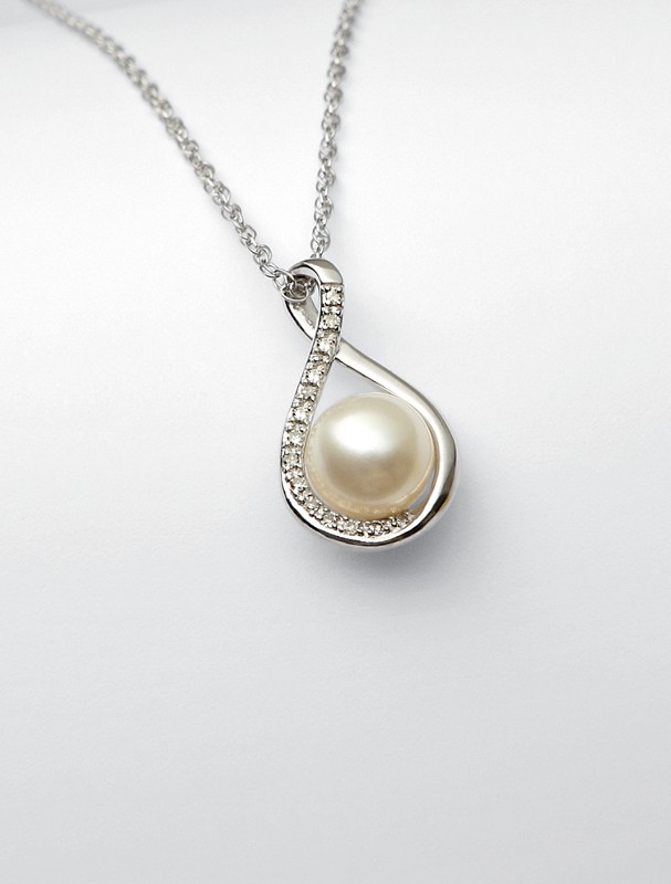 pearl & diamond necklace