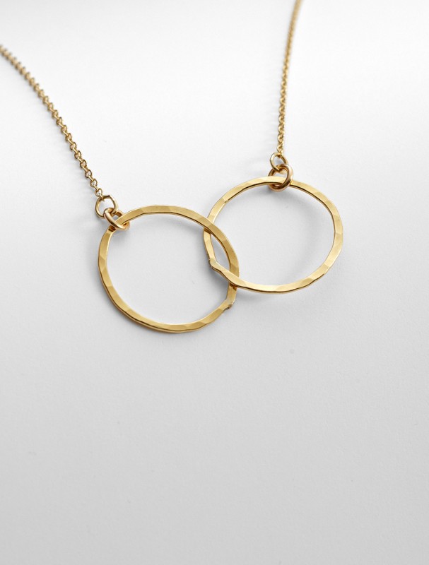 linked circles necklace