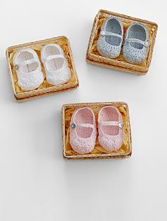 loralin crocheted infant booties