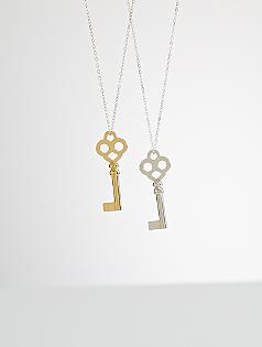 key to confidence vintage necklace